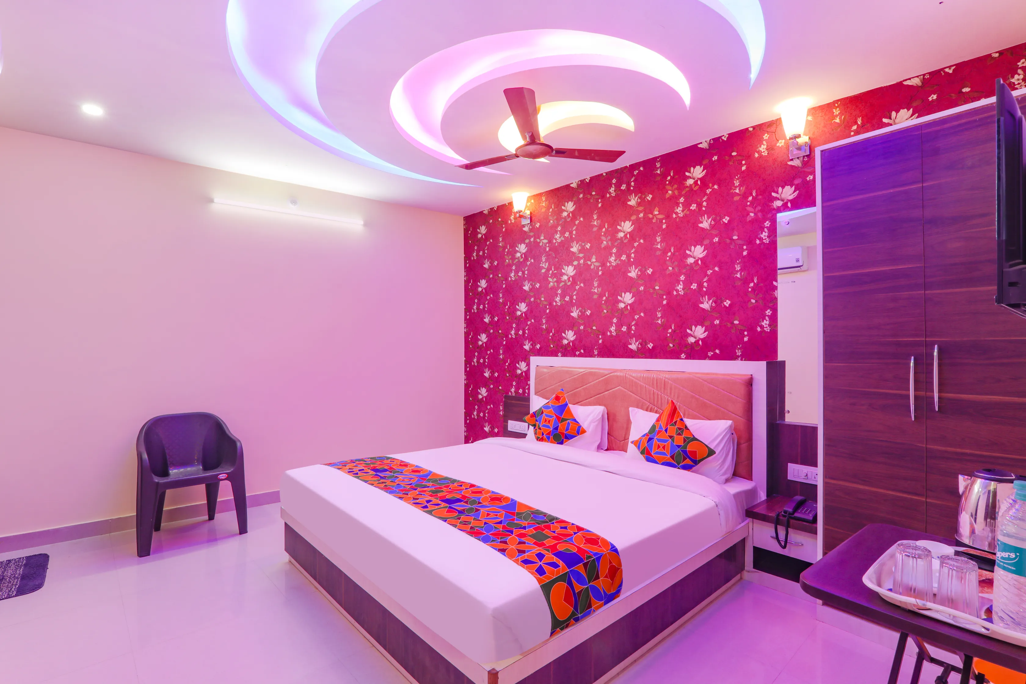 Deluxe double room at Hotel Nikunj